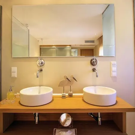 Sleeps 10 With Pool Air Con And Wifi Villa