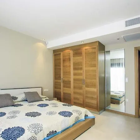 Sleeps 10 With Pool Air Con And Wifi *