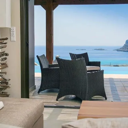 Βίλα Sleeps 10 With Pool Air Con And Wifi Λίνδος