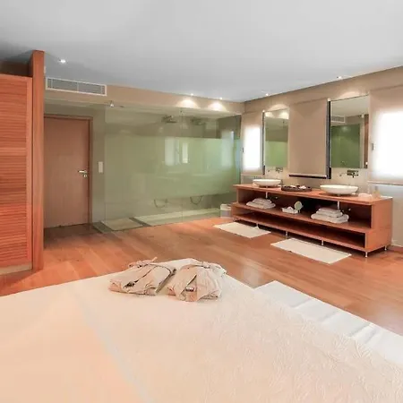 Sleeps 10 With Pool Air Con And Wifi *