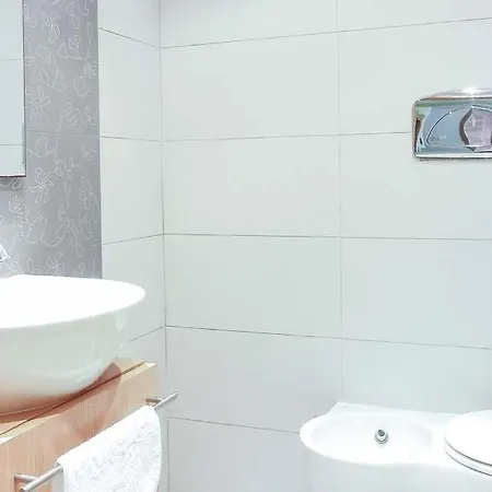 Sleeps 10 With Pool Air Con And Wifi * Λίνδος