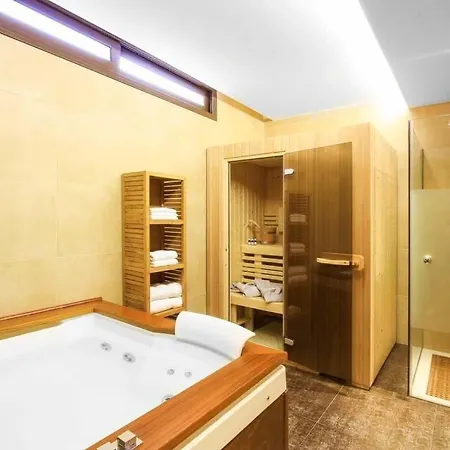 Βίλα Sleeps 10 With Pool Air Con And Wifi Λίνδος